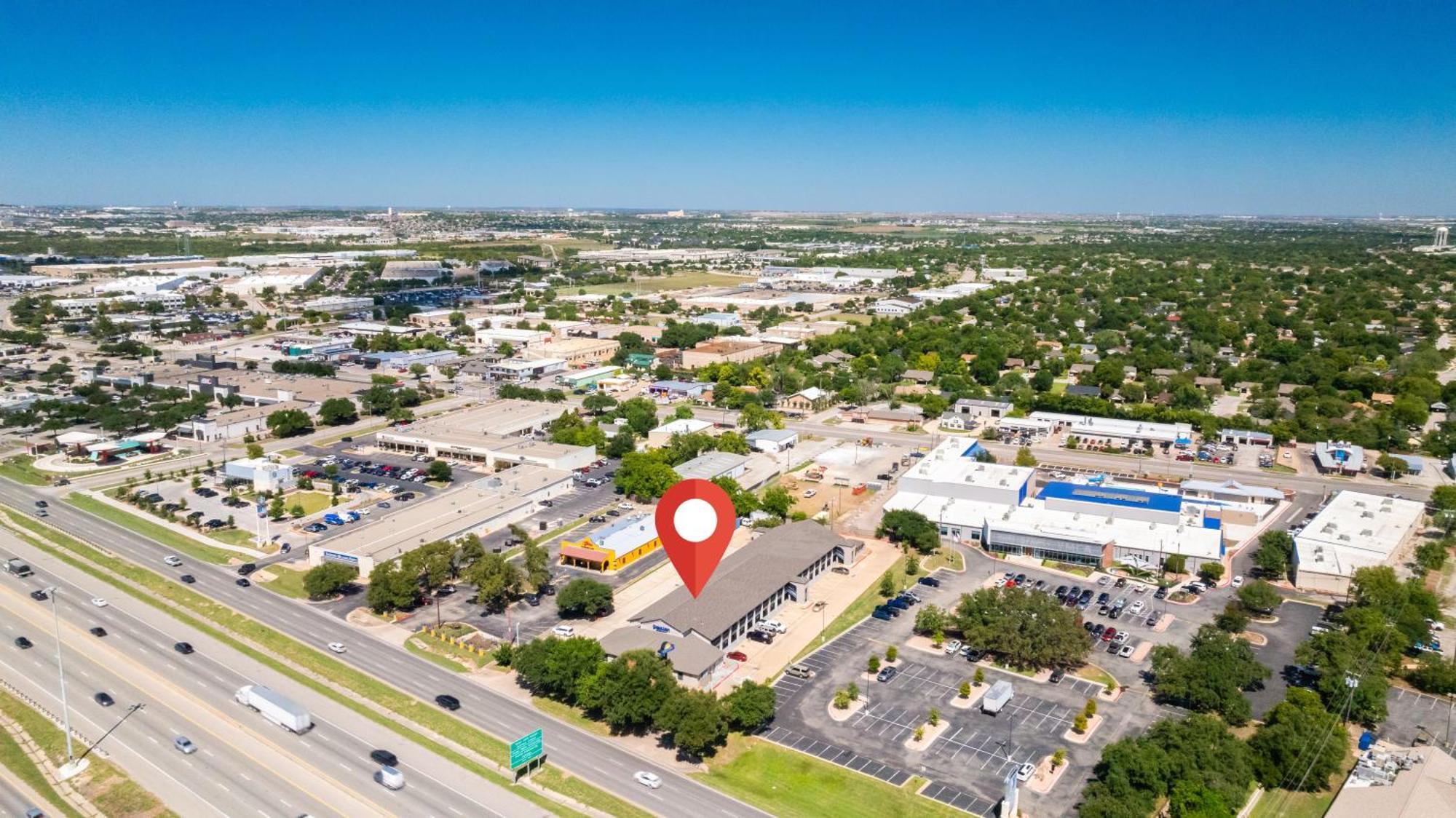 Days Inn By Wyndham Round Rock Exterior photo