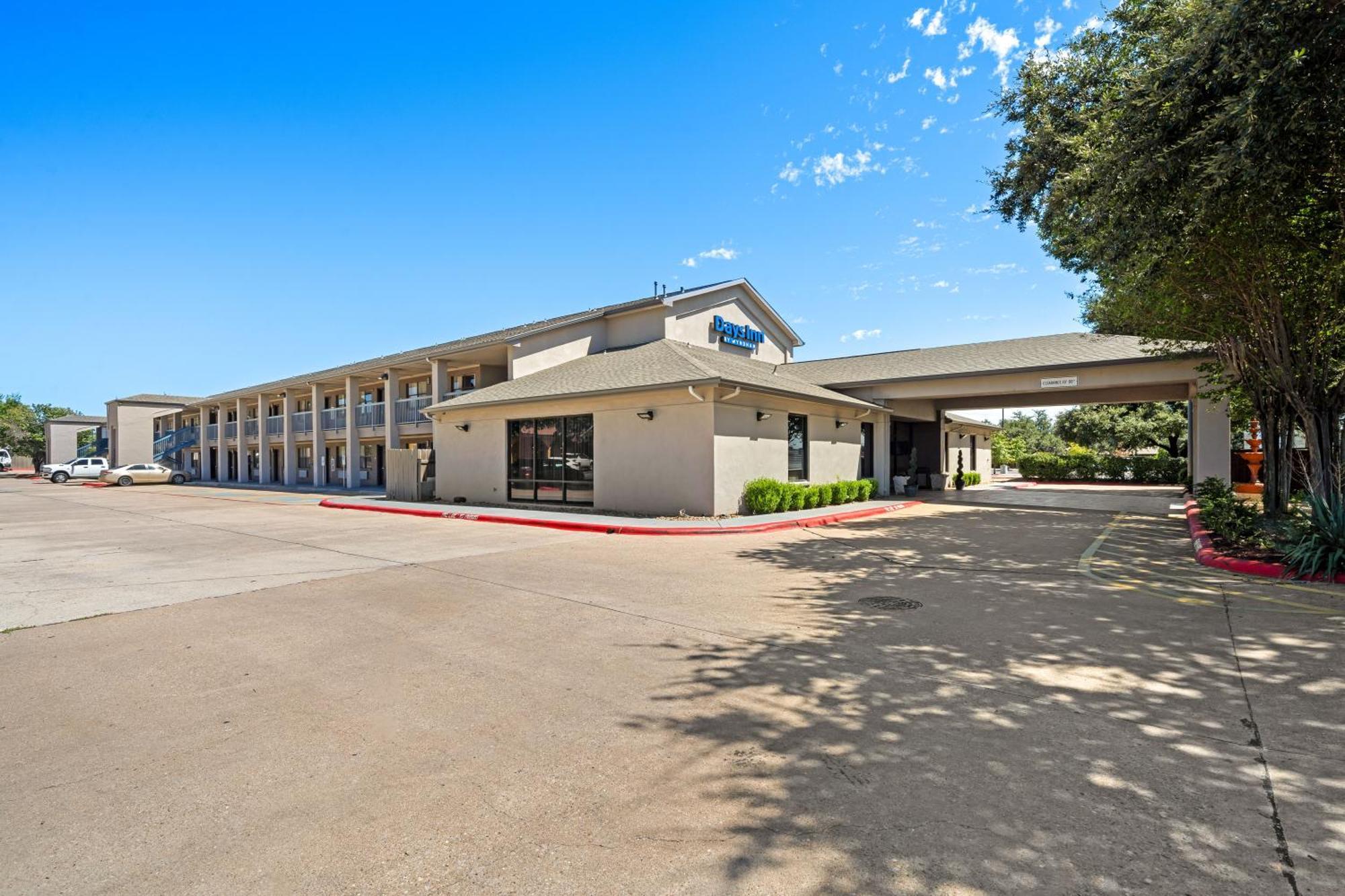 Days Inn By Wyndham Round Rock Exterior photo
