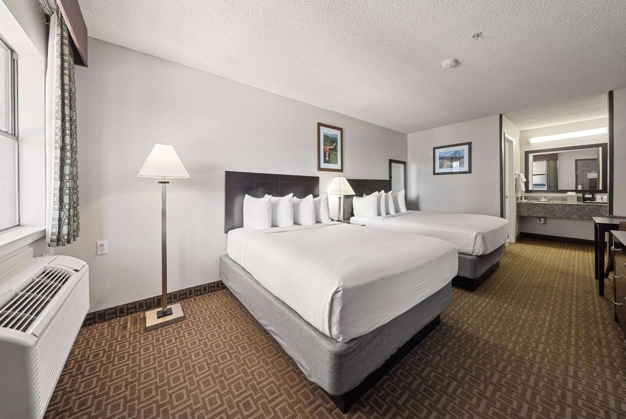 Days Inn By Wyndham Round Rock Exterior photo